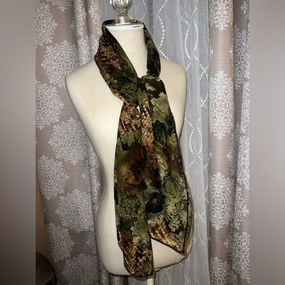 Scarf - Picture 1 of 3